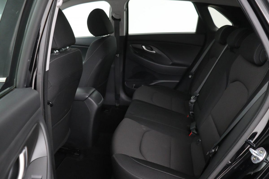 Hyundai i30 1.0 T-GDI First Edition | Carplay | Camera | Full LED | Navigatie | Parkeerhulp | Climate control | Cruise control | Bluetooth