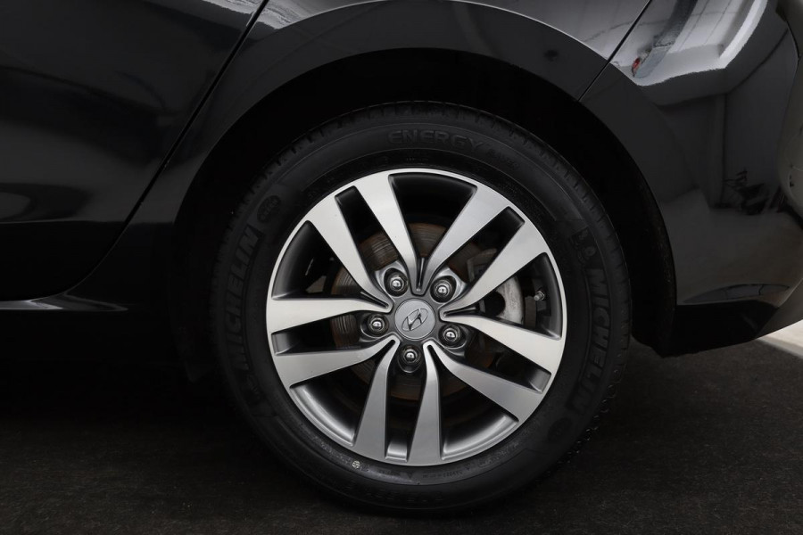 Hyundai i30 1.0 T-GDI First Edition | Carplay | Camera | Full LED | Navigatie | Parkeerhulp | Climate control | Cruise control | Bluetooth