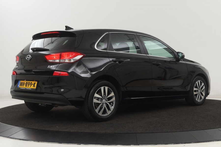 Hyundai i30 1.0 T-GDI First Edition | Carplay | Camera | Full LED | Navigatie | Parkeerhulp | Climate control | Cruise control | Bluetooth