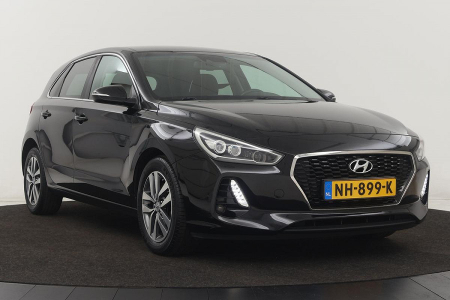 Hyundai i30 1.0 T-GDI First Edition | Carplay | Camera | Full LED | Navigatie | Parkeerhulp | Climate control | Cruise control | Bluetooth