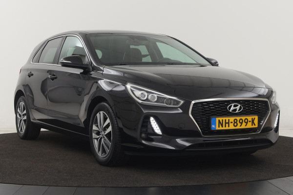 Hyundai i30 1.0 T-GDI First Edition | Carplay | Camera | Full LED | Navigatie | Parkeerhulp | Climate control | Cruise control | Bluetooth