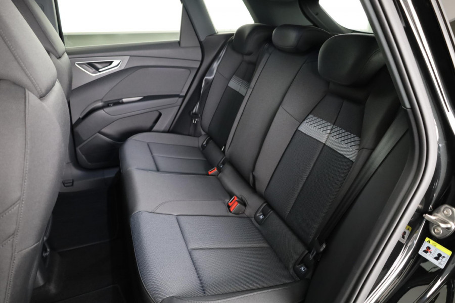 Audi Q4 e-tron 45 quattro Advanced edition 82 kWh 286pk | Adaptieve cruise controle | Parkeercamera achter | Optiekpakket zwart Plus
