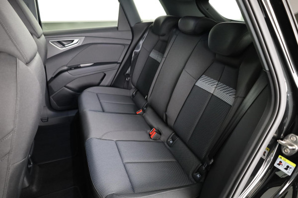 Audi Q4 e-tron 45 quattro Advanced edition 82 kWh 286pk | Adaptieve cruise controle | Parkeercamera achter | Optiekpakket zwart Plus