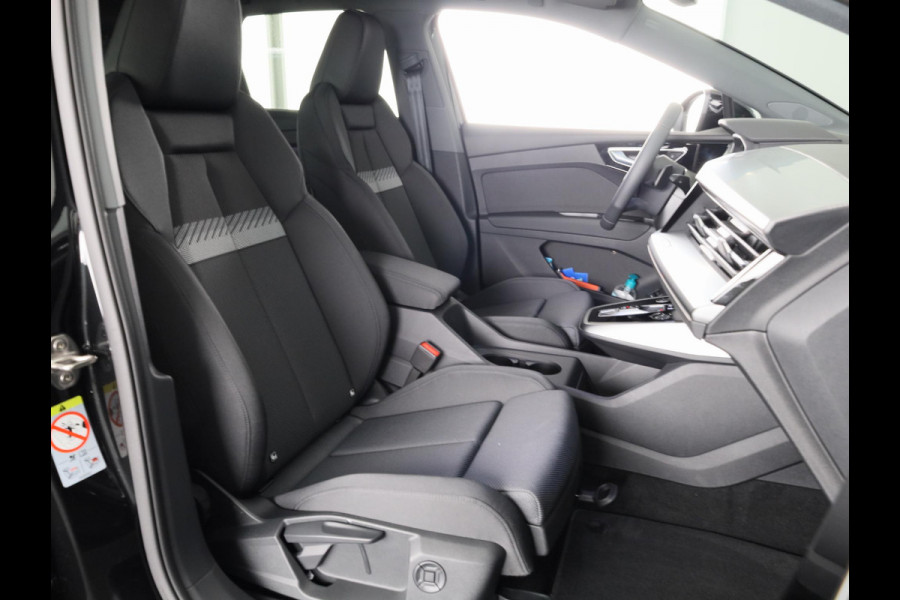 Audi Q4 e-tron 45 quattro Advanced edition 82 kWh 286pk | Adaptieve cruise controle | Parkeercamera achter | Optiekpakket zwart Plus