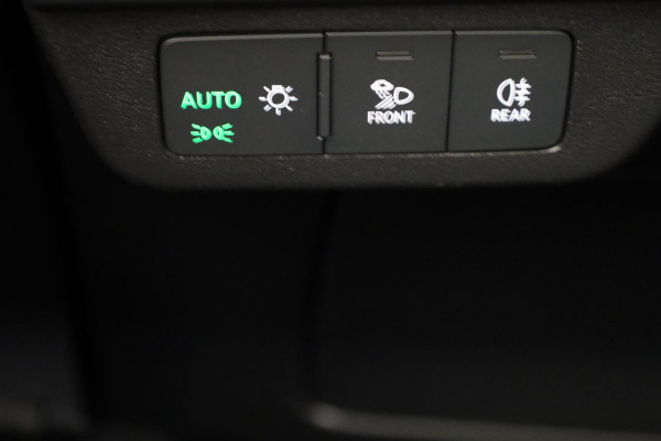 Audi Q4 e-tron 45 quattro Advanced edition 82 kWh 286pk | Adaptieve cruise controle | Parkeercamera achter | Optiekpakket zwart Plus