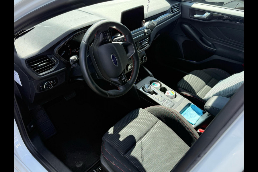 Ford FOCUS Wagon 1.5 EcoBoost ST Line X Business 150pk Automaat | Trekhaak | Dodehoeksensoren | Winterpack | Full LED | Dealer onderhouden