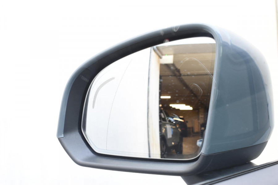 Volvo XC40 T4 190PK R-Design / Navigatie / Camera / Elektrische Stoelen / Adaptieve Cruisecontrol / Elektrische Achterklep / LM Velgen / Trekhaak /