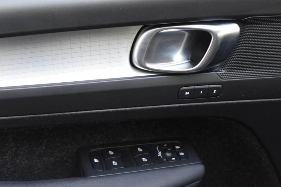 Volvo XC40 T4 190PK R-Design / Navigatie / Camera / Elektrische Stoelen / Adaptieve Cruisecontrol / Elektrische Achterklep / LM Velgen / Trekhaak /