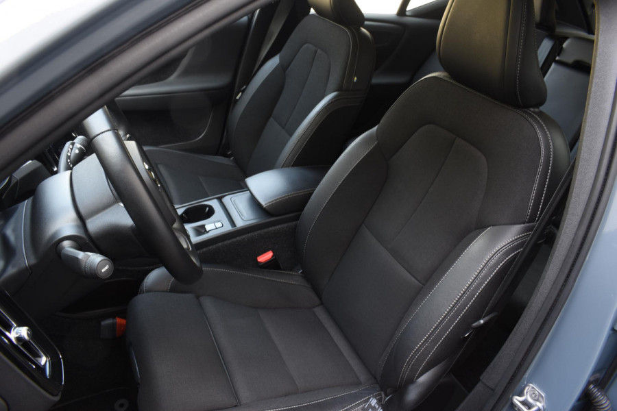 Volvo XC40 T4 190PK R-Design / Navigatie / Camera / Elektrische Stoelen / Adaptieve Cruisecontrol / Elektrische Achterklep / LM Velgen / Trekhaak /