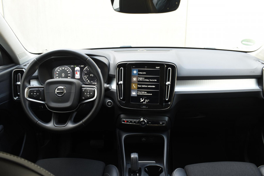 Volvo XC40 T4 190PK R-Design / Navigatie / Camera / Elektrische Stoelen / Adaptieve Cruisecontrol / Elektrische Achterklep / LM Velgen / Trekhaak /