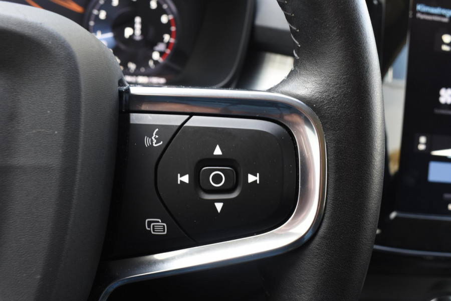 Volvo XC40 T4 190PK R-Design / Navigatie / Camera / Elektrische Stoelen / Adaptieve Cruisecontrol / Elektrische Achterklep / LM Velgen / Trekhaak /