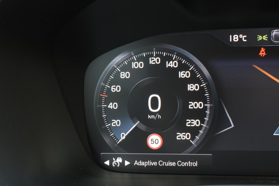 Volvo XC40 T4 190PK R-Design / Navigatie / Camera / Elektrische Stoelen / Adaptieve Cruisecontrol / Elektrische Achterklep / LM Velgen / Trekhaak /