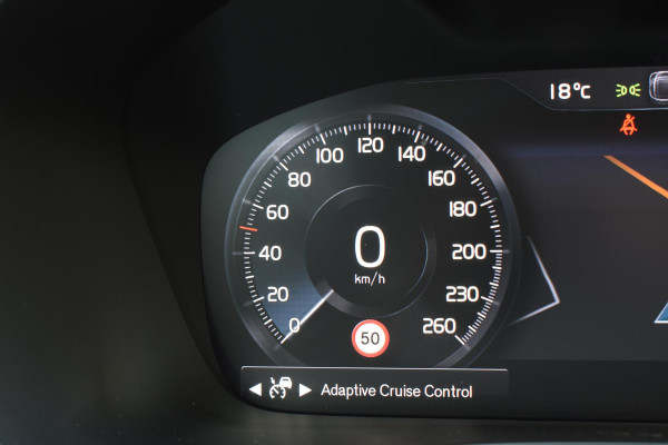 Volvo XC40 T4 190PK R-Design / Navigatie / Camera / Elektrische Stoelen / Adaptieve Cruisecontrol / Elektrische Achterklep / LM Velgen / Trekhaak /