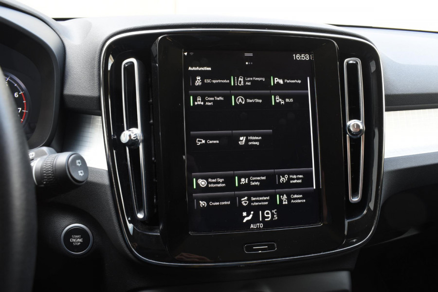 Volvo XC40 T4 190PK R-Design / Navigatie / Camera / Elektrische Stoelen / Adaptieve Cruisecontrol / Elektrische Achterklep / LM Velgen / Trekhaak /