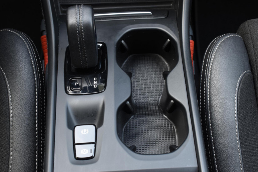 Volvo XC40 T4 190PK R-Design / Navigatie / Camera / Elektrische Stoelen / Adaptieve Cruisecontrol / Elektrische Achterklep / LM Velgen / Trekhaak /