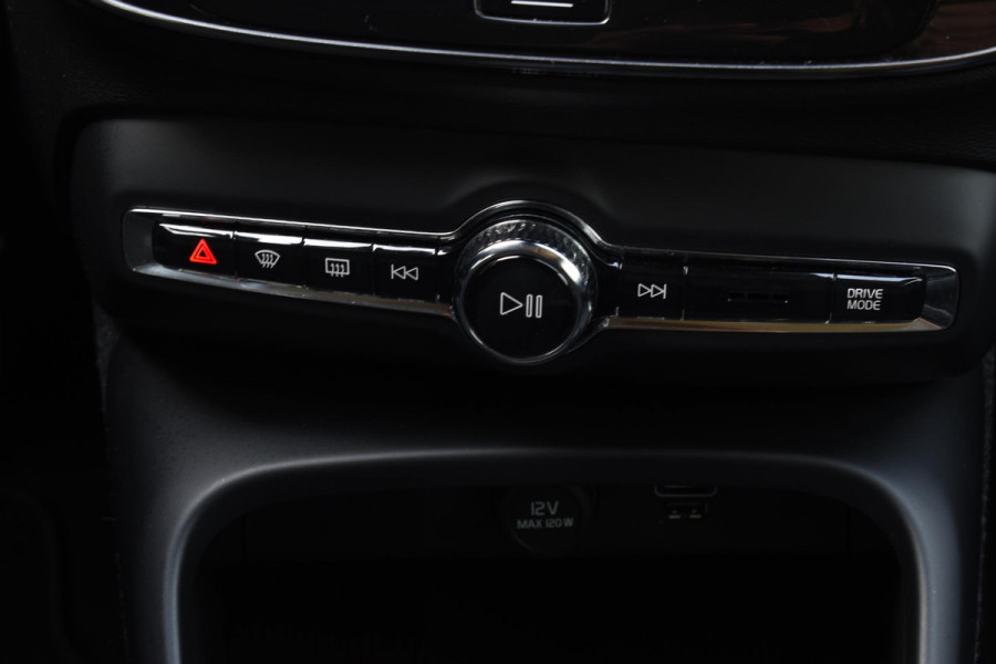 Volvo XC40 T4 190PK R-Design / Navigatie / Camera / Elektrische Stoelen / Adaptieve Cruisecontrol / Elektrische Achterklep / LM Velgen / Trekhaak /