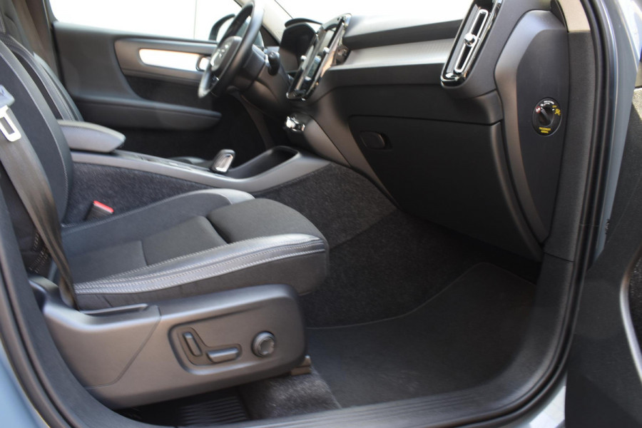Volvo XC40 T4 190PK R-Design / Navigatie / Camera / Elektrische Stoelen / Adaptieve Cruisecontrol / Elektrische Achterklep / LM Velgen / Trekhaak /