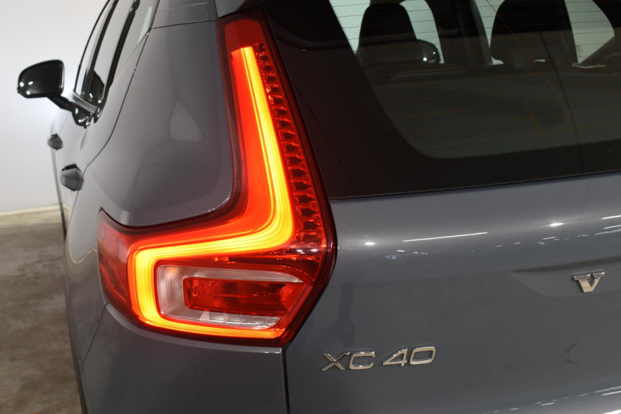 Volvo XC40 T4 190PK R-Design / Navigatie / Camera / Elektrische Stoelen / Adaptieve Cruisecontrol / Elektrische Achterklep / LM Velgen / Trekhaak /