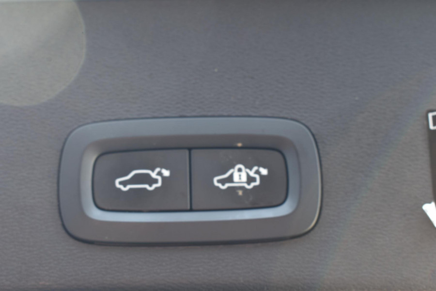 Volvo XC40 T4 190PK R-Design / Navigatie / Camera / Elektrische Stoelen / Adaptieve Cruisecontrol / Elektrische Achterklep / LM Velgen / Trekhaak /
