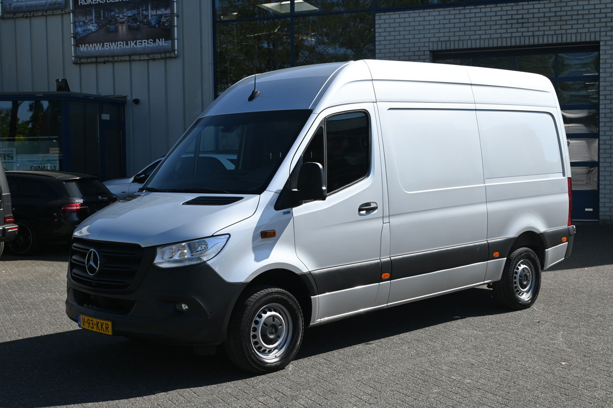 Mercedes-Benz Sprinter 317 CDI L2H2 RWD MBUX met 360 graden camera en parkeersensoren, Geveerde stoel, Etc. Mercedes-Benz Sprinter 317 CDI L2H2 RWD MBUX met 360 graden camera en parkeersensoren, Geveerde stoel, Etc.