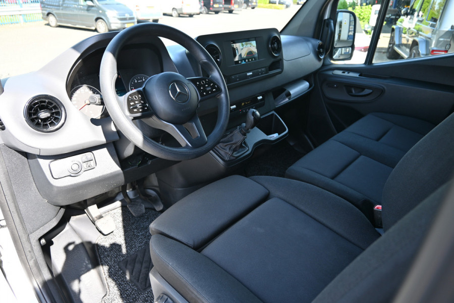Mercedes-Benz Sprinter 317 CDI L2H2 RWD MBUX met 360 graden camera en parkeersensoren, Geveerde stoel, Etc.