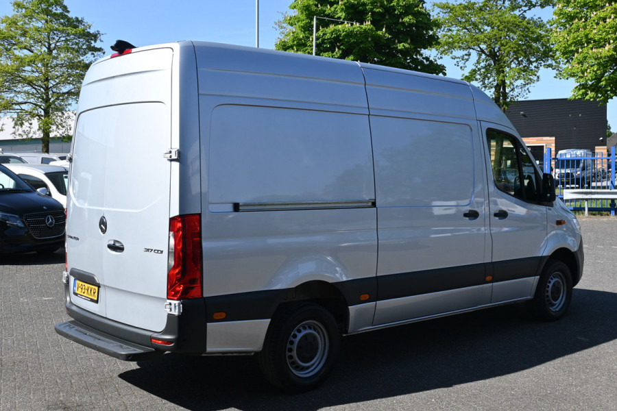 Mercedes-Benz Sprinter 317 CDI L2H2 RWD MBUX met 360 graden camera en parkeersensoren, Geveerde stoel, Etc.
