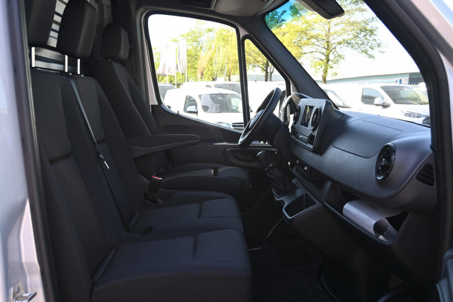 Mercedes-Benz Sprinter 317 CDI L2H2 RWD MBUX met 360 graden camera en parkeersensoren, Geveerde stoel, Etc.
