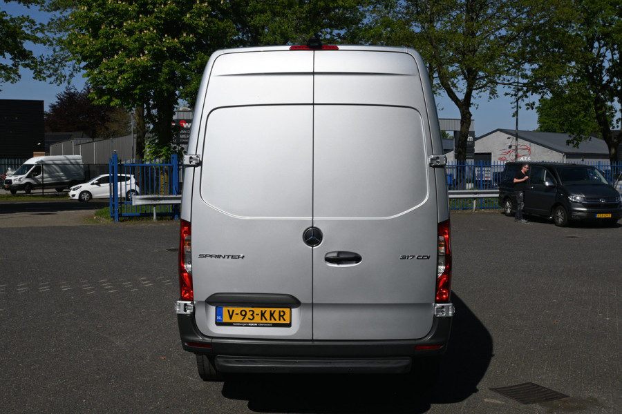 Mercedes-Benz Sprinter 317 CDI L2H2 RWD MBUX met 360 graden camera en parkeersensoren, Geveerde stoel, Etc.