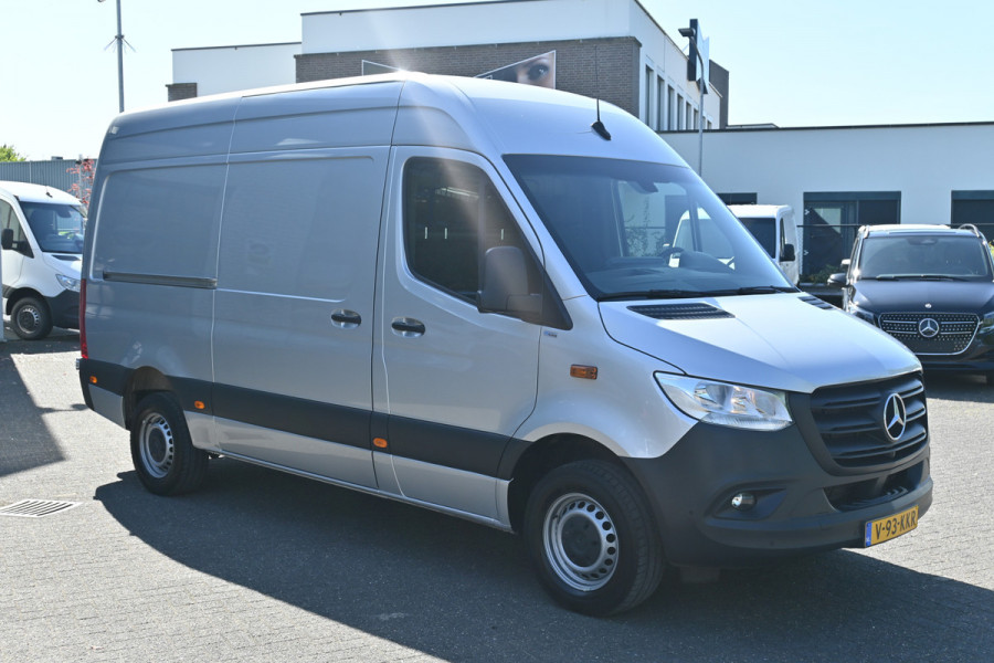 Mercedes-Benz Sprinter 317 CDI L2H2 RWD MBUX met 360 graden camera en parkeersensoren, Geveerde stoel, Etc.