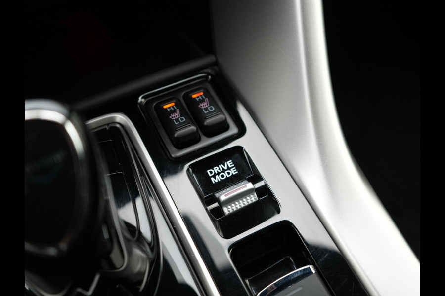Mitsubishi Eclipse Cross 2.4 Business Intense+ Plug In Hybrid Dealer O.H. PHEV | Alcantara Sportstoelen Verwarmd | Adaptive Cruise | Navigatie | 360 Camera | Apple Carplay | Stoel & Stuurverwarming | DAB |