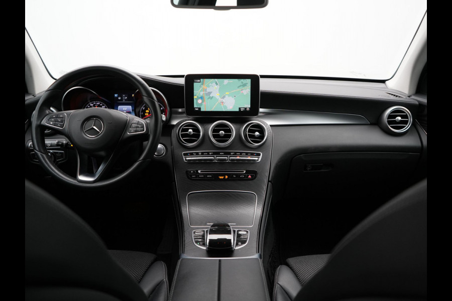 Mercedes-Benz GLC 250 4MATIC Prestige AMG | Luchtvering | Adaptive Cruise | Navigatie | 360 Camera | Half Lederen Sportstoelen Verwarmd |  19'' Licht Metaal |