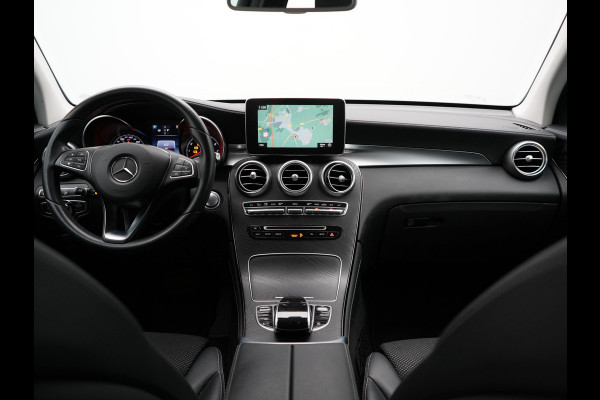 Mercedes-Benz GLC 250 4MATIC Prestige AMG | Luchtvering | Adaptive Cruise | Navigatie | 360 Camera | Half Lederen Sportstoelen Verwarmd |  19'' Licht Metaal |