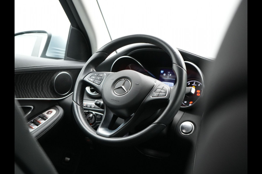 Mercedes-Benz GLC 250 4MATIC Prestige AMG | Luchtvering | Adaptive Cruise | Navigatie | 360 Camera | Half Lederen Sportstoelen Verwarmd |  19'' Licht Metaal |