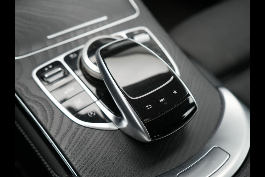Mercedes-Benz GLC 250 4MATIC Prestige AMG | Luchtvering | Adaptive Cruise | Navigatie | 360 Camera | Half Lederen Sportstoelen Verwarmd |  19'' Licht Metaal |