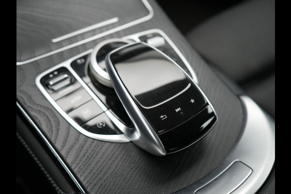 Mercedes-Benz GLC 250 4MATIC Prestige AMG | Luchtvering | Adaptive Cruise | Navigatie | 360 Camera | Half Lederen Sportstoelen Verwarmd |  19'' Licht Metaal |