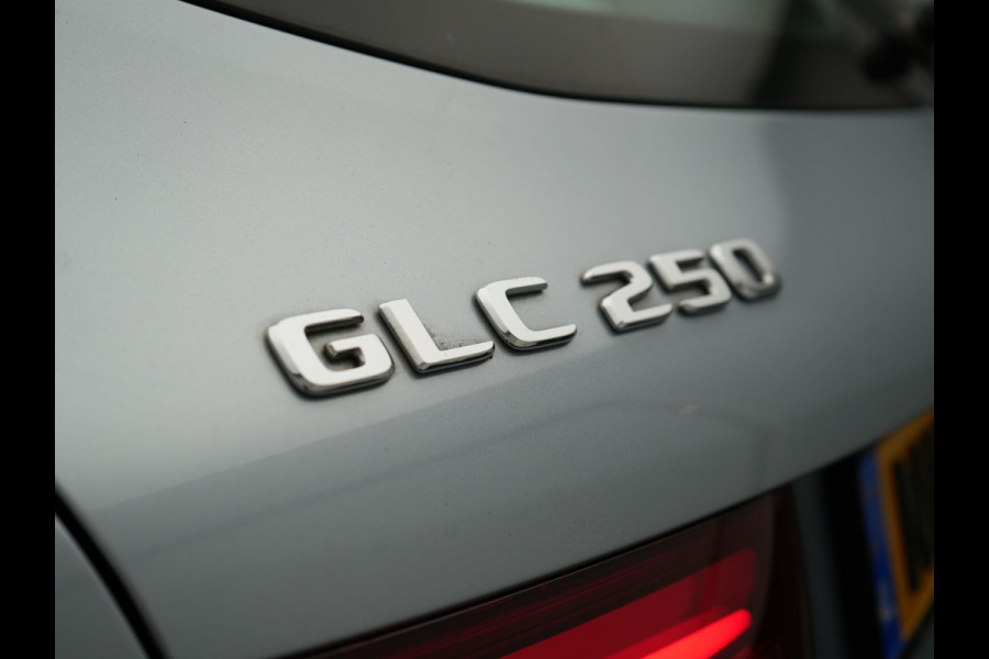 Mercedes-Benz GLC 250 4MATIC Prestige AMG | Luchtvering | Adaptive Cruise | Navigatie | 360 Camera | Half Lederen Sportstoelen Verwarmd |  19'' Licht Metaal |