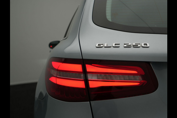 Mercedes-Benz GLC 250 4MATIC Prestige AMG | Luchtvering | Adaptive Cruise | Navigatie | 360 Camera | Half Lederen Sportstoelen Verwarmd |  19'' Licht Metaal |