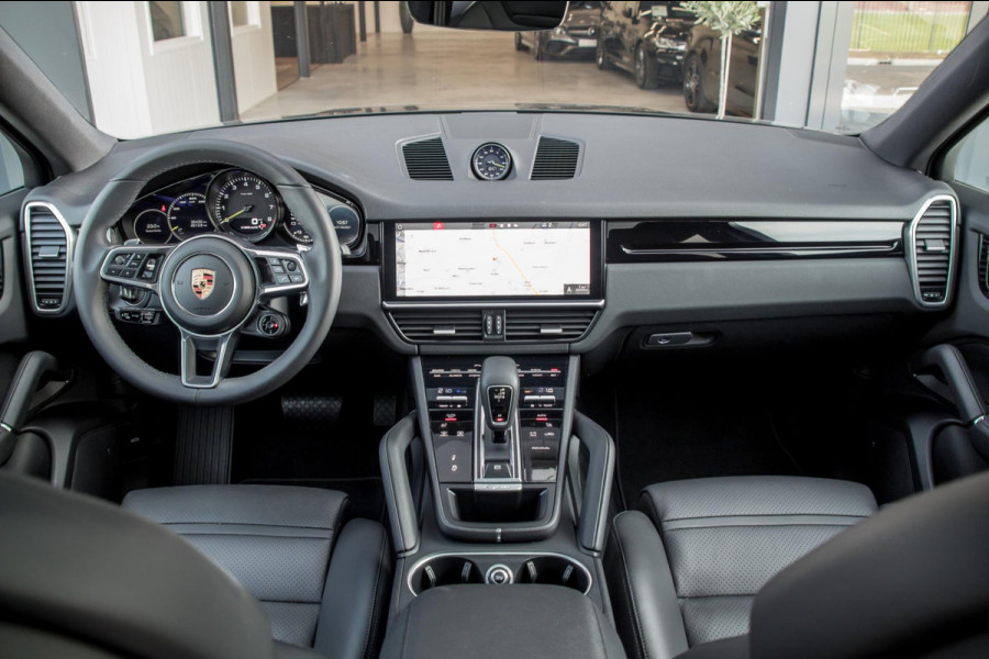 Porsche Cayenne Coupé 3.0 E-Hybrid | Pano| Luchtv. | Trekhaak | Memory | Sport Chrono