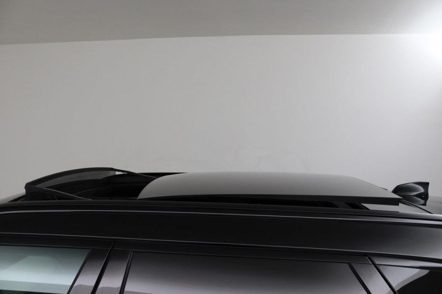 Land Rover Range Rover Velar P300 R-Dynamic S (PANORAMADAK, CARPLAY, STOELVERWARMING, CAMERA, 1e EIGENAAR, DEALER ONDERHOUDEN)