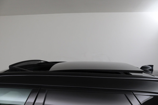 Land Rover Range Rover Velar P300 R-Dynamic S (PANORAMADAK, CARPLAY, STOELVERWARMING, CAMERA, 1e EIGENAAR, DEALER ONDERHOUDEN)