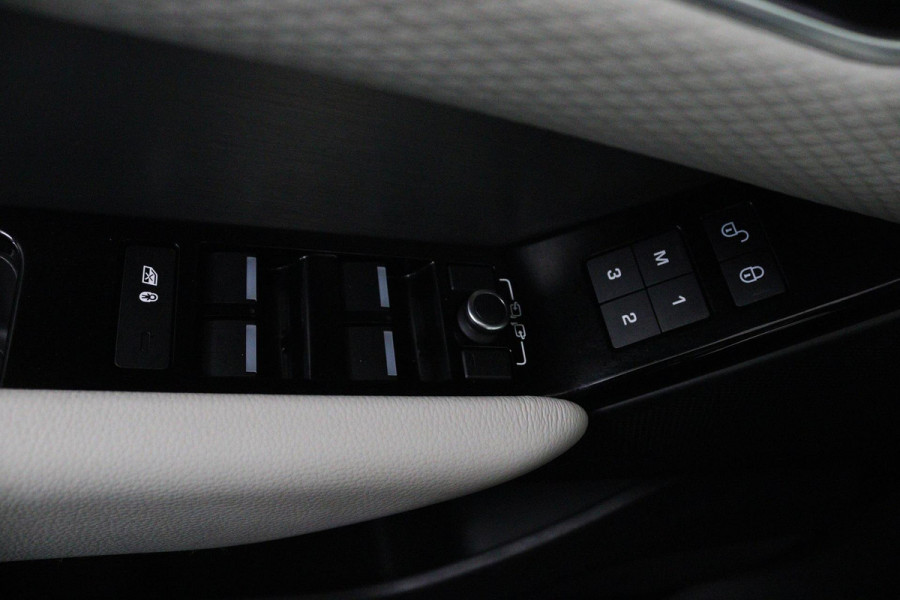 Land Rover Range Rover Velar P300 R-Dynamic S (PANORAMADAK, CARPLAY, STOELVERWARMING, CAMERA, 1e EIGENAAR, DEALER ONDERHOUDEN)