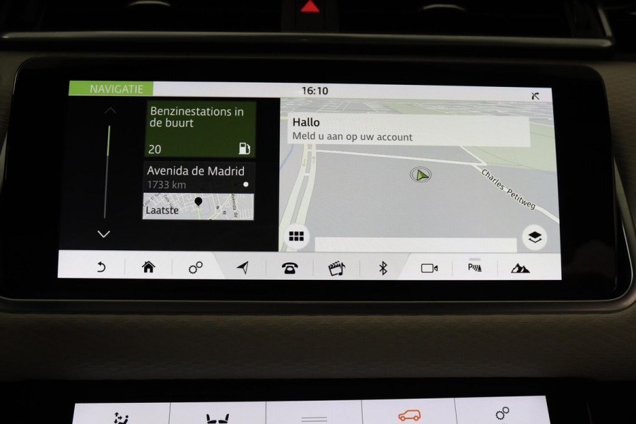Land Rover Range Rover Velar P300 R-Dynamic S (PANORAMADAK, CARPLAY, STOELVERWARMING, CAMERA, 1e EIGENAAR, DEALER ONDERHOUDEN)