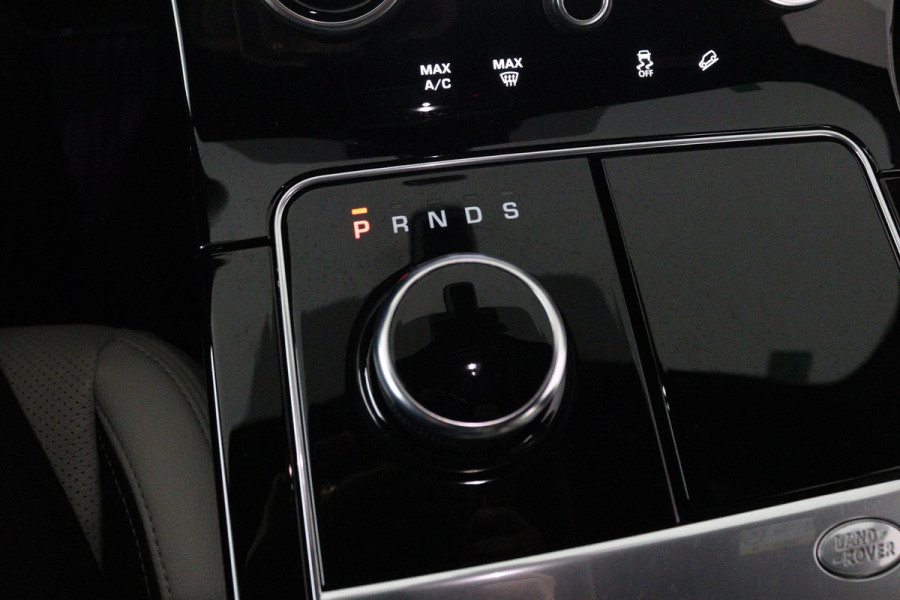 Land Rover Range Rover Velar P300 R-Dynamic S (PANORAMADAK, CARPLAY, STOELVERWARMING, CAMERA, 1e EIGENAAR, DEALER ONDERHOUDEN)