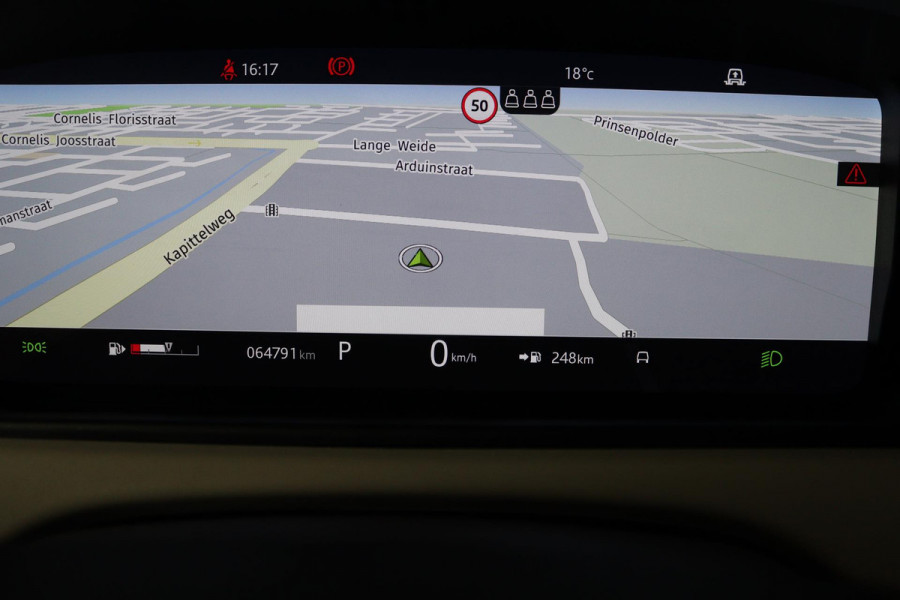 Land Rover Range Rover Velar P300 R-Dynamic S (PANORAMADAK, CARPLAY, STOELVERWARMING, CAMERA, 1e EIGENAAR, DEALER ONDERHOUDEN)