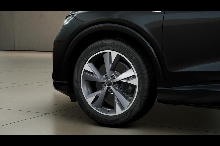 Audi Q4 e-tron 45 quattro S Edition 82 kWh panoramadak, achteruitrijcamera, SONOS soundsysteem, optiekpakket zwart plus, privacy glass, comfortpakket