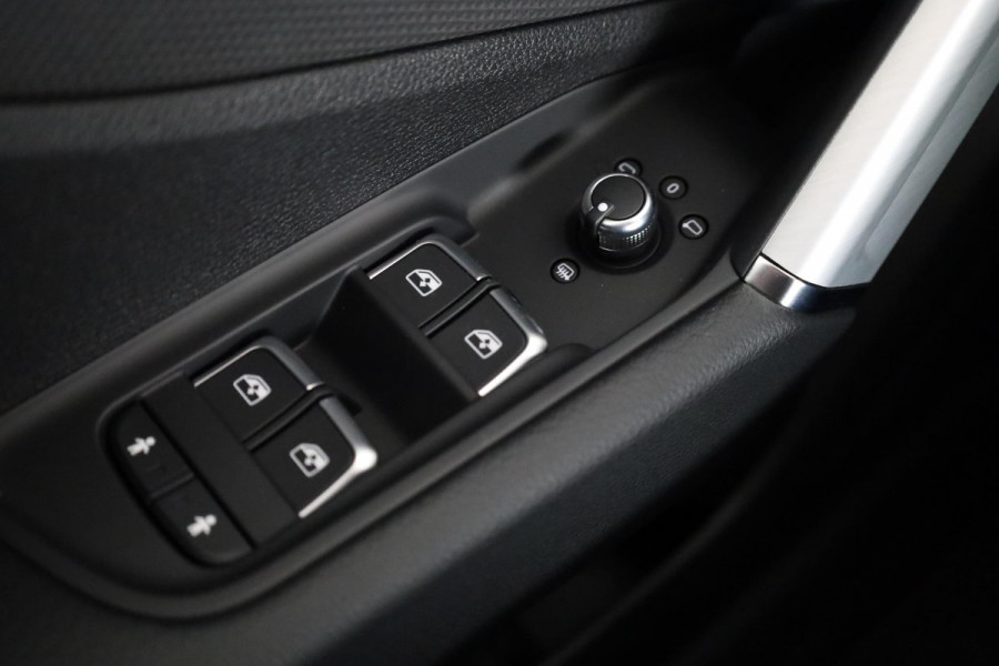 Audi Q2 S edition 35 TFSI 110 kW / 150 pk Hatchback 7 vers stoelverwarming, optiek pakket zwart plus, Audi soundsysteem
