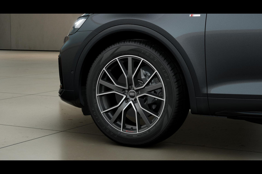 Audi Q5 S edition Competition 50 TFSI e 220 kW / 299 PK SU panoramadak, assistentie pakket parking, leder/alcantara interieur