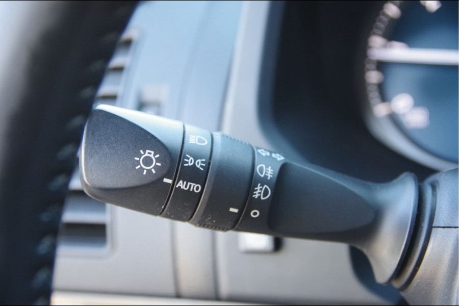 Toyota Land Cruiser 2.8 D-4D-F 177PK AUT. LED, 3.5T TREKHAAK, CAMERA, NAVI, CRUISE, CLIMA, STOELVERWARMING, ELEKTR.