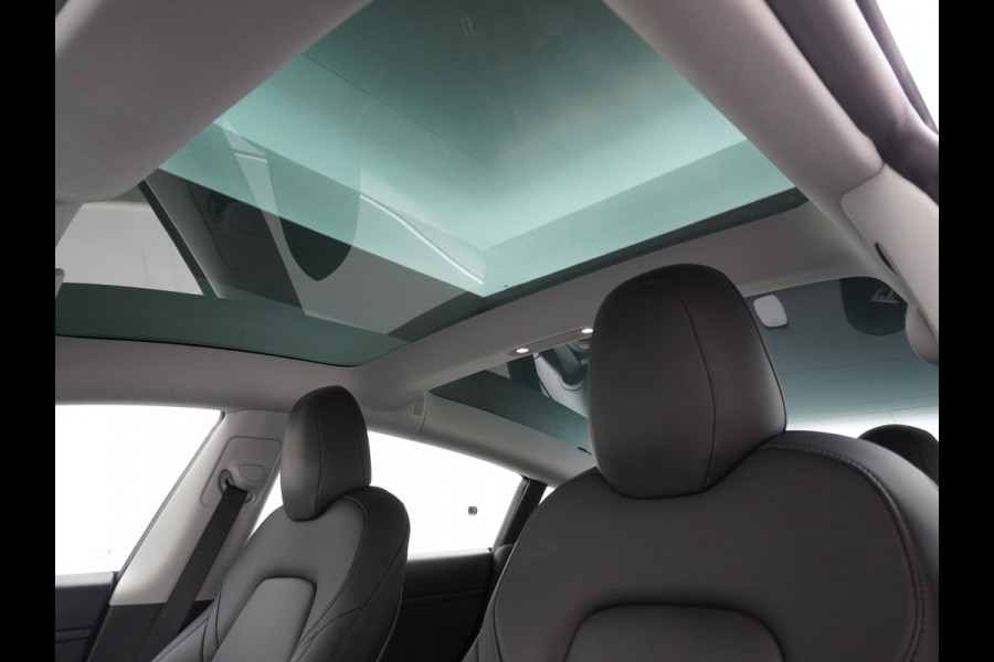 Tesla Model 3 RWD SR+ 60kWh 325PK FSD 3-Computer Lmv 19" AutoPilot Leder PanoDak Adaptive-Cruise Lmv Camera's Elektr.-Stuur+Stoelen+Spiegels+G Navi LED Comfortstoelen ACC DAB Keyless en Voorverwarmen interieur via App One-Pedal-Drive Origineel Nederlandse auto tot 11kw laden thuis! Garantie Accu tot 12-03-2028 max 160.000km 1.584kg licht!