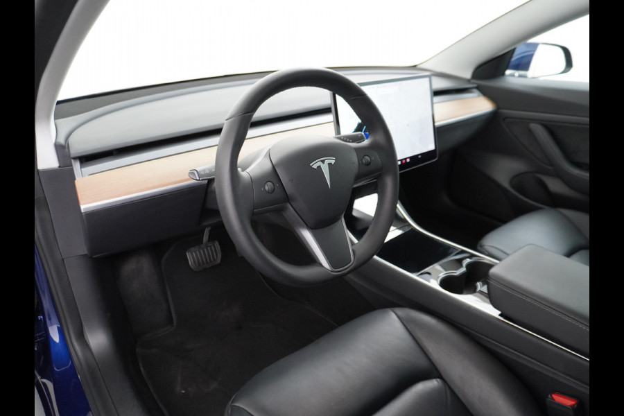 Tesla Model 3 RWD SR+ 60kWh 325PK FSD 3-Computer Lmv 19" AutoPilot Leder PanoDak Adaptive-Cruise Lmv Camera's Elektr.-Stuur+Stoelen+Spiegels+G Navi LED Comfortstoelen ACC DAB Keyless en Voorverwarmen interieur via App One-Pedal-Drive Origineel Nederlandse auto tot 11kw laden thuis! Garantie Accu tot 12-03-2028 max 160.000km 1.584kg licht!